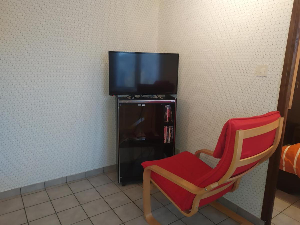 Chez Fabienne T1 Le Breuil-sur-Couze Exterior foto