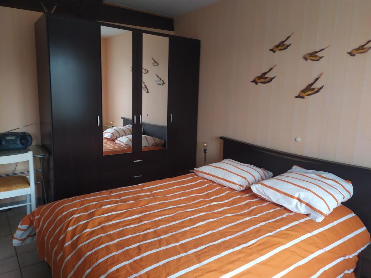 Chez Fabienne T1 Le Breuil-sur-Couze Exterior foto